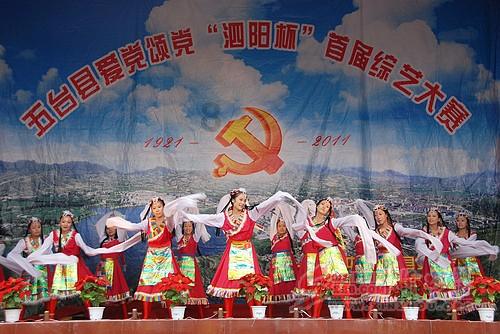 高空畅游的女孩