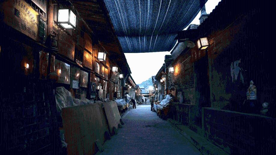 一小孩坐缆车时滑落车外悬挂空中,文旅局:小孩私自解除安全措施